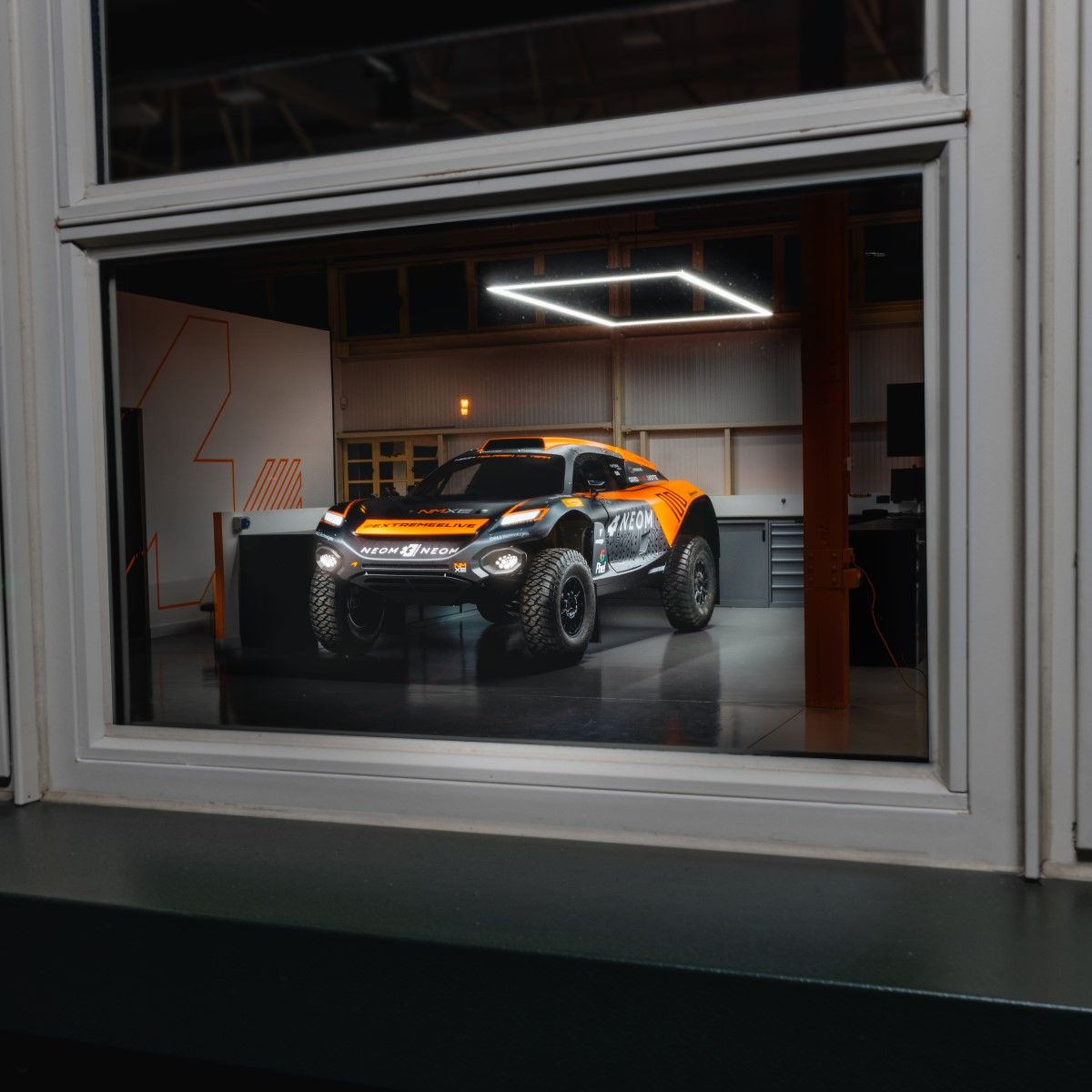 NEOM McLaren Extreme E Team reveal livery for the 2024 Extreme E Championship