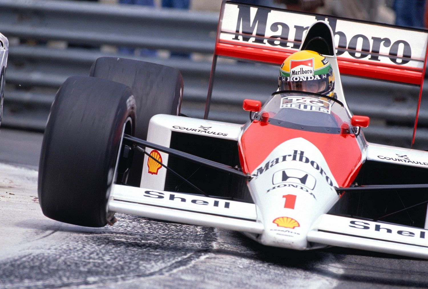Senna driving