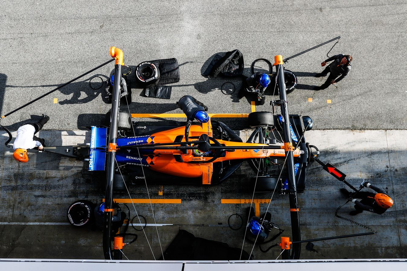 Pit-stop practice with the team