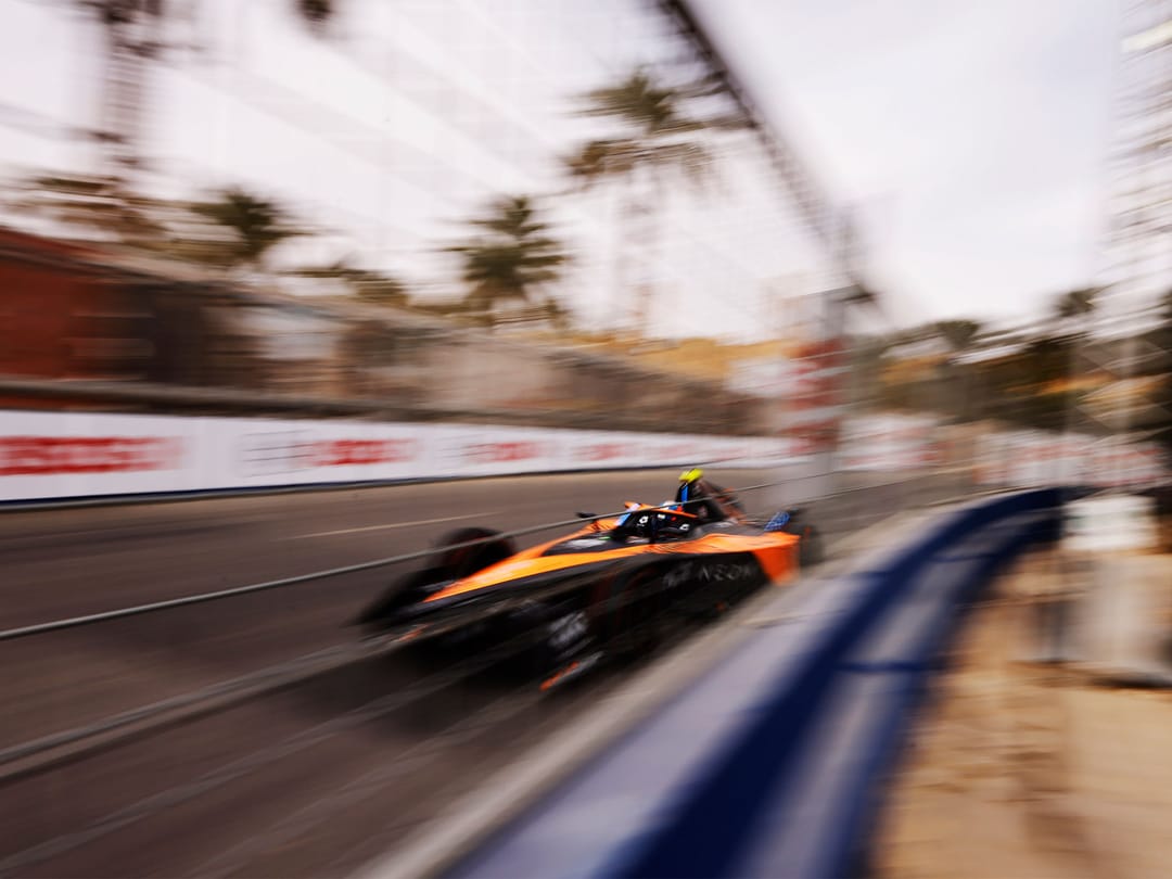 NEOM McLaren Formula E Race Car 42169, Technic™