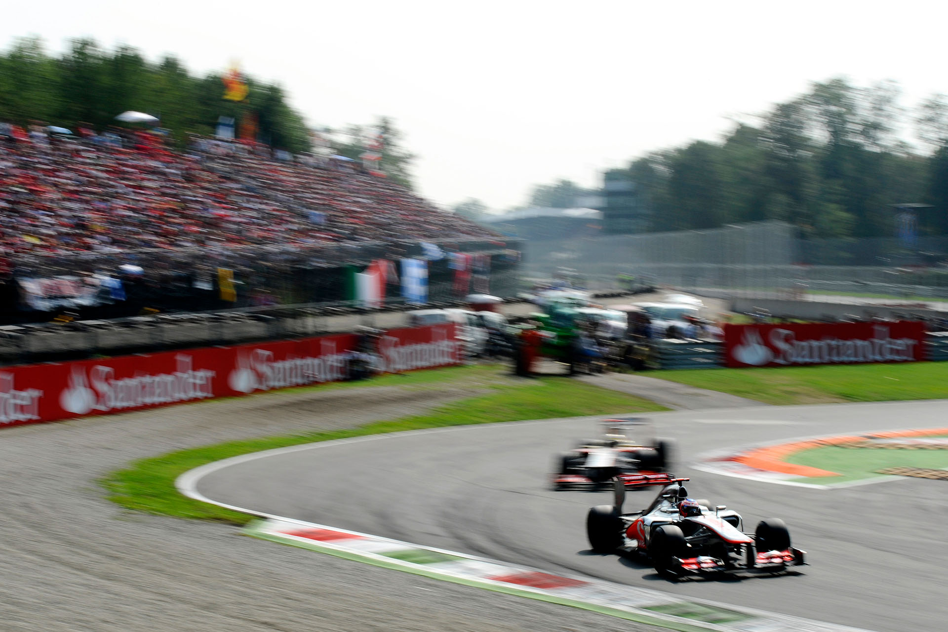 Carlos Sainz y Ollie Bearman: Un Choque Inesperado en Monza, image size:1920x1280
